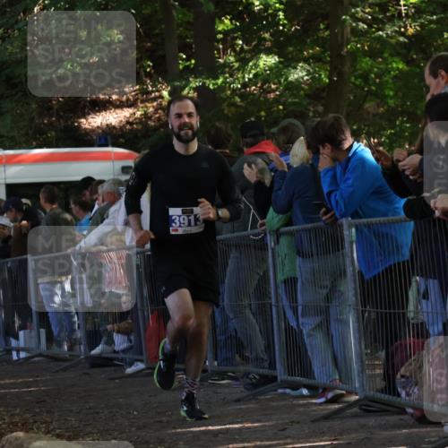 28.09.2025 - 33. Volkslauf durch das schöne Alstertal Strokosch-Dieckow http://msf.ph/oto/8965355 28.09.2025 11:22:48 Ziel 3913 meine-sportfotos.de