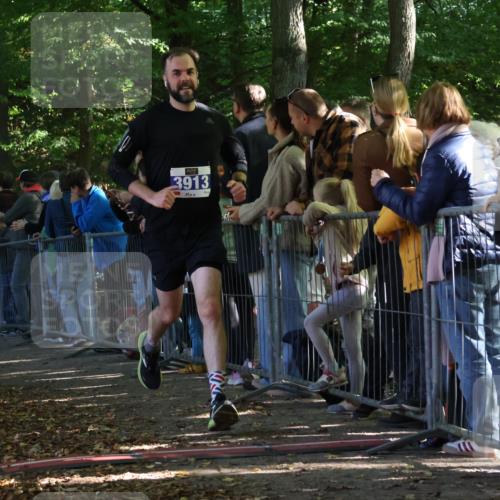 28.09.2025 - 33. Volkslauf durch das schöne Alstertal Strokosch-Dieckow http://msf.ph/oto/8965358 28.09.2025 11:22:50 Ziel 3913, 3941 meine-sportfotos.de