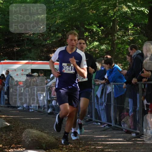 28.09.2025 - 33. Volkslauf durch das schöne Alstertal Strokosch-Dieckow http://msf.ph/oto/8965361 28.09.2025 11:22:58 Ziel 3042, 3418, 3941 meine-sportfotos.de