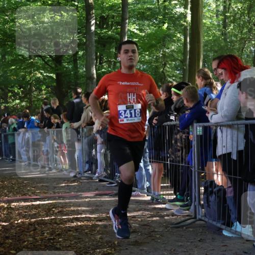 28.09.2025 - 33. Volkslauf durch das schöne Alstertal Strokosch-Dieckow http://msf.ph/oto/8965370 28.09.2025 11:23:04 Ziel 3388, 3418 meine-sportfotos.de