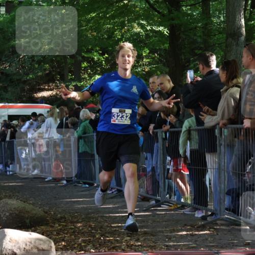 28.09.2025 - 33. Volkslauf durch das schöne Alstertal Strokosch-Dieckow http://msf.ph/oto/8965383 28.09.2025 11:23:18 Ziel 3232 meine-sportfotos.de