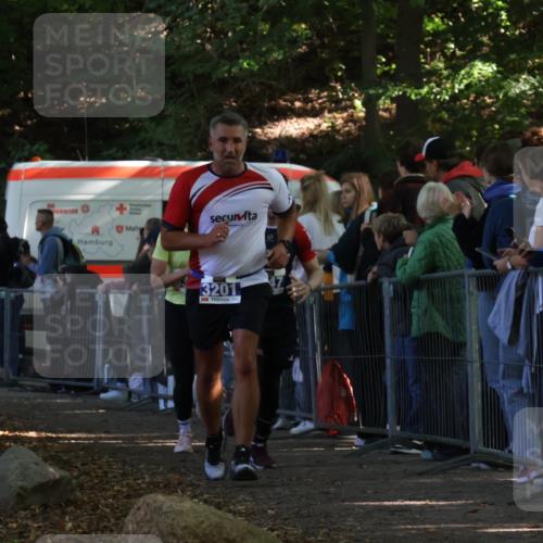 28.09.2025 - 33. Volkslauf durch das schöne Alstertal Strokosch-Dieckow http://msf.ph/oto/8965388 28.09.2025 11:23:25 Ziel 3201, 3247, 3248, 3333 meine-sportfotos.de