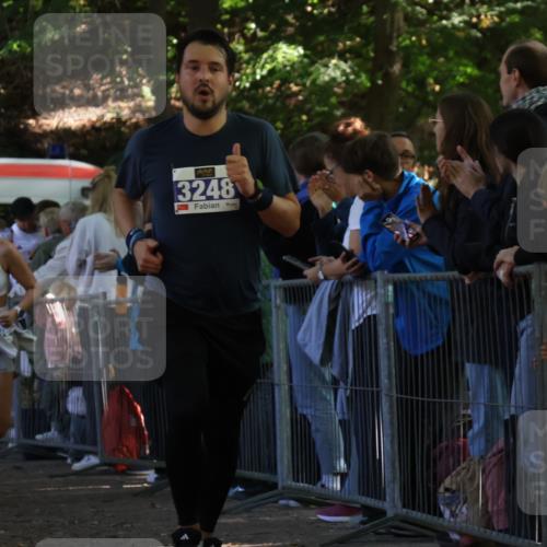 28.09.2025 - 33. Volkslauf durch das schöne Alstertal Strokosch-Dieckow http://msf.ph/oto/8965396 28.09.2025 11:23:32 Ziel 3248, 3929, 3948 meine-sportfotos.de