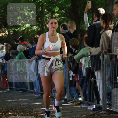 28.09.2025 - 33. Volkslauf durch das schöne Alstertal Strokosch-Dieckow http://msf.ph/oto/8965401 28.09.2025 11:23:35 Ziel 3248, 3929, 3931, 3948 meine-sportfotos.de