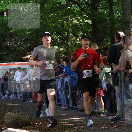 28.09.2025 - 33. Volkslauf durch das schöne Alstertal Strokosch-Dieckow http://msf.ph/oto/8965443 28.09.2025 11:24:10 Ziel 3032, 3287, 3922, 3942 meine-sportfotos.de