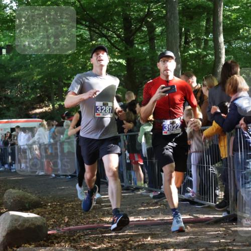 28.09.2025 - 33. Volkslauf durch das schöne Alstertal Strokosch-Dieckow http://msf.ph/oto/8965444 28.09.2025 11:24:11 Ziel 3032, 3287, 3922, 3942 meine-sportfotos.de