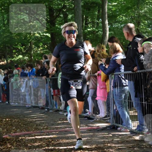 28.09.2025 - 33. Volkslauf durch das schöne Alstertal Strokosch-Dieckow http://msf.ph/oto/8965467 28.09.2025 11:24:27 Ziel 3220, 3285, 3380, 3382 meine-sportfotos.de