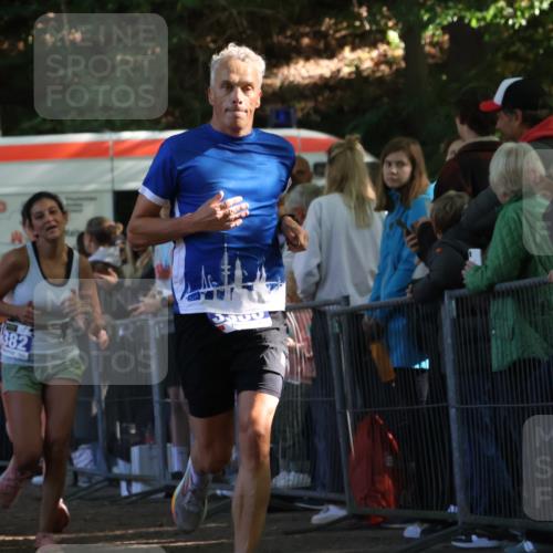 28.09.2025 - 33. Volkslauf durch das schöne Alstertal Strokosch-Dieckow http://msf.ph/oto/8965469 28.09.2025 11:24:29 Ziel 3285, 3380, 3382 meine-sportfotos.de