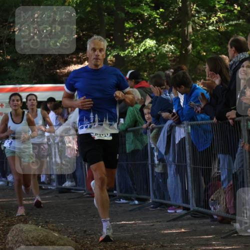 28.09.2025 - 33. Volkslauf durch das schöne Alstertal Strokosch-Dieckow http://msf.ph/oto/8965470 28.09.2025 11:24:30 Ziel 3285, 3380, 3382 meine-sportfotos.de