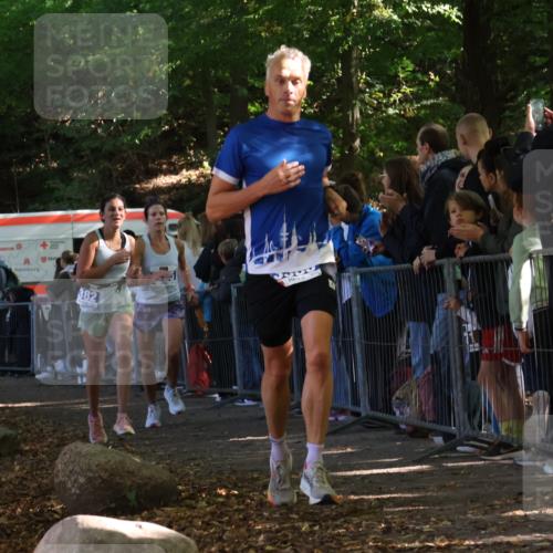 28.09.2025 - 33. Volkslauf durch das schöne Alstertal Strokosch-Dieckow http://msf.ph/oto/8965472 28.09.2025 11:24:31 Ziel 3285, 3314, 3380, 3382 meine-sportfotos.de