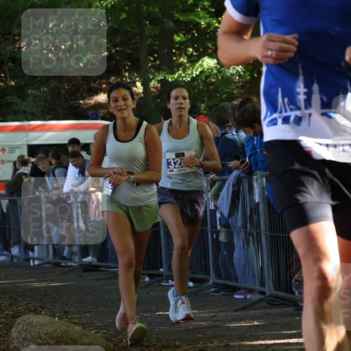 28.09.2025 - 33. Volkslauf durch das schöne Alstertal Strokosch-Dieckow http://msf.ph/oto/8965473 28.09.2025 11:24:32 Ziel 3285, 3314, 3380, 3382 meine-sportfotos.de