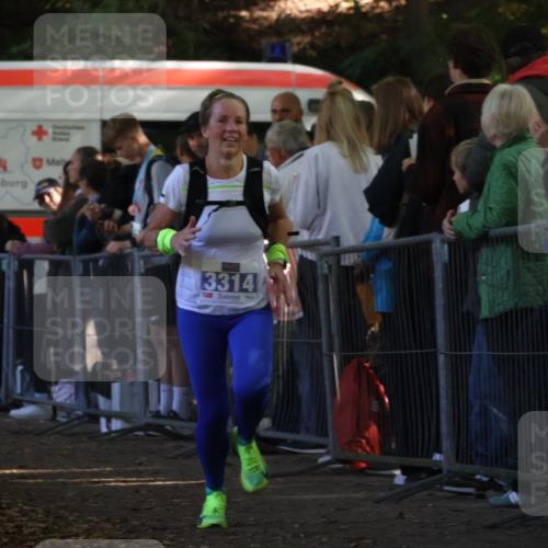 28.09.2025 - 33. Volkslauf durch das schöne Alstertal Strokosch-Dieckow http://msf.ph/oto/8965480 28.09.2025 11:24:36 Ziel 3285, 3314 meine-sportfotos.de