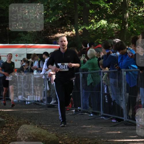 28.09.2025 - 33. Volkslauf durch das schöne Alstertal Strokosch-Dieckow http://msf.ph/oto/8965489 28.09.2025 11:24:54 Ziel 3041, 3273, 3351 meine-sportfotos.de