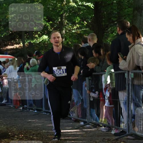 28.09.2025 - 33. Volkslauf durch das schöne Alstertal Strokosch-Dieckow http://msf.ph/oto/8965491 28.09.2025 11:24:56 Ziel 3041, 3273, 3280, 3351 meine-sportfotos.de