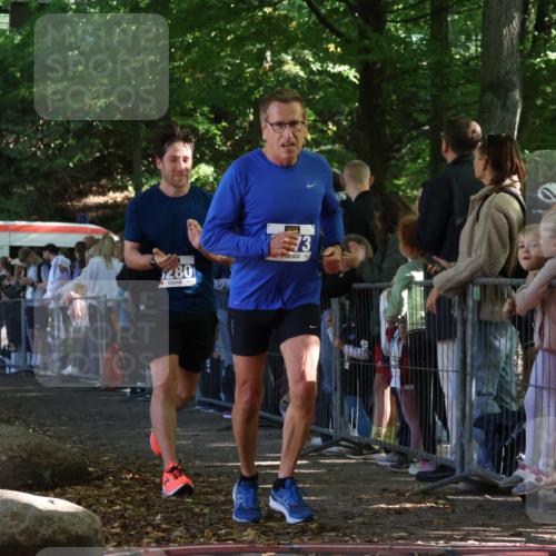 28.09.2025 - 33. Volkslauf durch das schöne Alstertal Strokosch-Dieckow http://msf.ph/oto/8965500 28.09.2025 11:25:02 Ziel 3273, 3280 meine-sportfotos.de