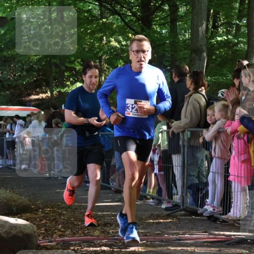28.09.2025 - 33. Volkslauf durch das schöne Alstertal Strokosch-Dieckow http://msf.ph/oto/8965501 28.09.2025 11:25:03 Ziel 3273, 3280 meine-sportfotos.de