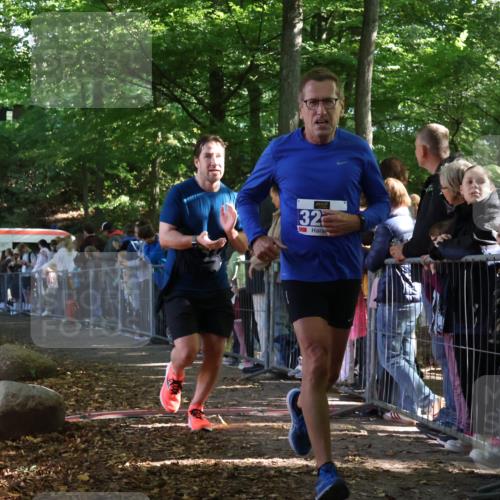 28.09.2025 - 33. Volkslauf durch das schöne Alstertal Strokosch-Dieckow http://msf.ph/oto/8965503 28.09.2025 11:25:03 Ziel 3273, 3280 meine-sportfotos.de