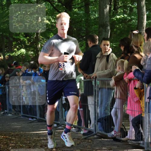 28.09.2025 - 33. Volkslauf durch das schöne Alstertal Strokosch-Dieckow http://msf.ph/oto/8965510 28.09.2025 11:25:17 Ziel 3260, 3385, 3408 meine-sportfotos.de