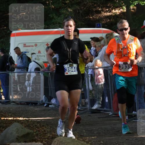 28.09.2025 - 33. Volkslauf durch das schöne Alstertal Strokosch-Dieckow http://msf.ph/oto/8965550 28.09.2025 11:26:04 Ziel 1505, 3935, 3944 meine-sportfotos.de