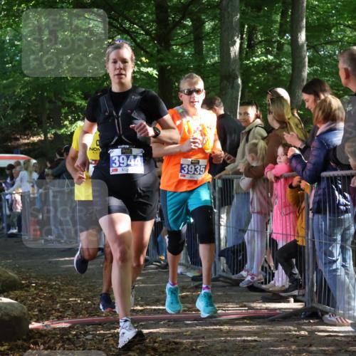 28.09.2025 - 33. Volkslauf durch das schöne Alstertal Strokosch-Dieckow http://msf.ph/oto/8965555 28.09.2025 11:26:07 Ziel 1505, 3935, 3944 meine-sportfotos.de