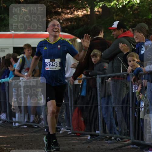 28.09.2025 - 33. Volkslauf durch das schöne Alstertal Strokosch-Dieckow http://msf.ph/oto/8965567 28.09.2025 11:26:26 Ziel 3298 meine-sportfotos.de