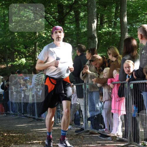 28.09.2025 - 33. Volkslauf durch das schöne Alstertal Strokosch-Dieckow http://msf.ph/oto/8965611 28.09.2025 11:27:09 Ziel 3049, 3312, 3313, 3936, 3946 meine-sportfotos.de