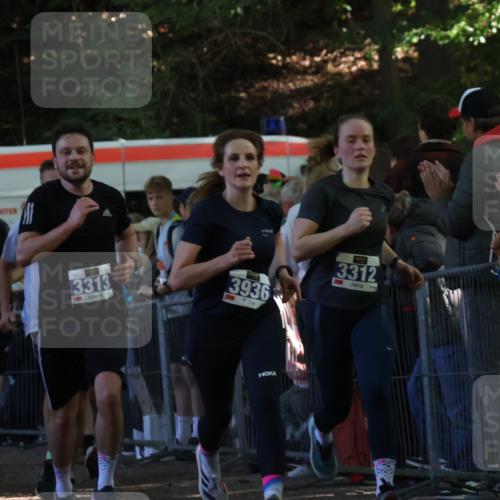 28.09.2025 - 33. Volkslauf durch das schöne Alstertal Strokosch-Dieckow http://msf.ph/oto/8965616 28.09.2025 11:27:14 Ziel 3308, 3309, 3312, 3313, 3936 meine-sportfotos.de