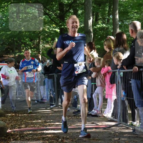 28.09.2025 - 33. Volkslauf durch das schöne Alstertal Strokosch-Dieckow http://msf.ph/oto/8965641 28.09.2025 11:27:37 Ziel 3066, 3357, 4141, 4159 meine-sportfotos.de