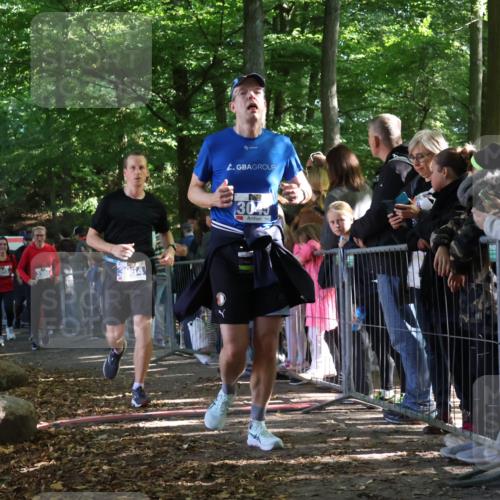 28.09.2025 - 33. Volkslauf durch das schöne Alstertal Strokosch-Dieckow http://msf.ph/oto/8965660 28.09.2025 11:27:49 Ziel 3045, 3142, 3143, 3144, 3254, 3306, 3945, 3954 meine-sportfotos.de