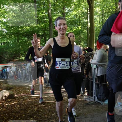 28.09.2025 - 33. Volkslauf durch das schöne Alstertal Strokosch-Dieckow http://msf.ph/oto/8965671 28.09.2025 11:27:54 Ziel 3142, 3143, 3144, 3254 meine-sportfotos.de