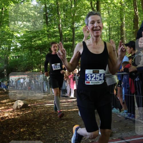 28.09.2025 - 33. Volkslauf durch das schöne Alstertal Strokosch-Dieckow http://msf.ph/oto/8965672 28.09.2025 11:27:55 Ziel 3142, 3144 meine-sportfotos.de