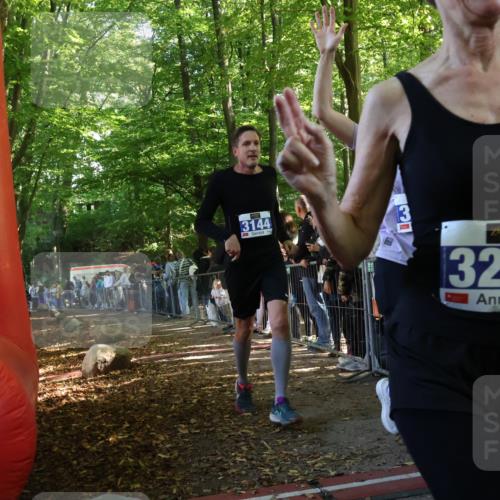 28.09.2025 - 33. Volkslauf durch das schöne Alstertal Strokosch-Dieckow http://msf.ph/oto/8965673 28.09.2025 11:27:55 Ziel 3142, 3144 meine-sportfotos.de