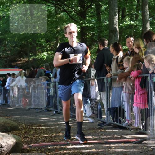 28.09.2025 - 33. Volkslauf durch das schöne Alstertal Strokosch-Dieckow http://msf.ph/oto/8965711 28.09.2025 11:28:29 Ziel 3029 meine-sportfotos.de