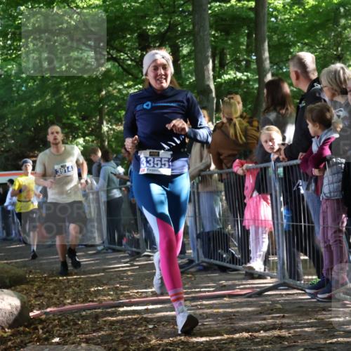 28.09.2025 - 33. Volkslauf durch das schöne Alstertal Strokosch-Dieckow http://msf.ph/oto/8965735 28.09.2025 11:28:58 Ziel 3355, 3383, 3914, 3937 meine-sportfotos.de