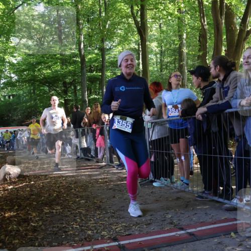 28.09.2025 - 33. Volkslauf durch das schöne Alstertal Strokosch-Dieckow http://msf.ph/oto/8965737 28.09.2025 11:28:59 Ziel 3355, 3383, 3914, 3937 meine-sportfotos.de