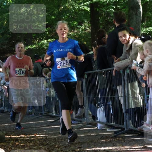 28.09.2025 - 33. Volkslauf durch das schöne Alstertal Strokosch-Dieckow http://msf.ph/oto/8965830 28.09.2025 11:30:50 Ziel 3070, 3352, 3413 meine-sportfotos.de
