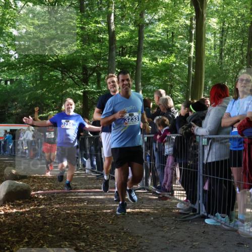28.09.2025 - 33. Volkslauf durch das schöne Alstertal Strokosch-Dieckow http://msf.ph/oto/8965847 28.09.2025 11:31:03 Ziel 3233, 3234, 3949, 3955 meine-sportfotos.de