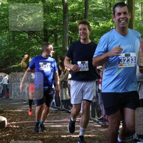 28.09.2025 - 33. Volkslauf durch das schöne Alstertal Strokosch-Dieckow http://msf.ph/oto/8965849 28.09.2025 11:31:04 Ziel 3233, 3234, 3949, 3955 meine-sportfotos.de