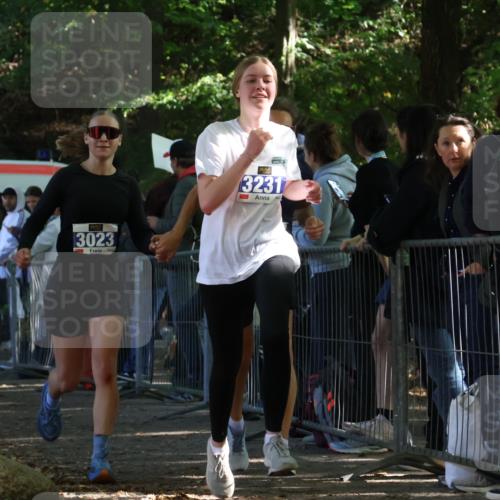 28.09.2025 - 33. Volkslauf durch das schöne Alstertal Strokosch-Dieckow http://msf.ph/oto/8965880 28.09.2025 11:31:28 Ziel 3022, 3023, 3125, 3231 meine-sportfotos.de