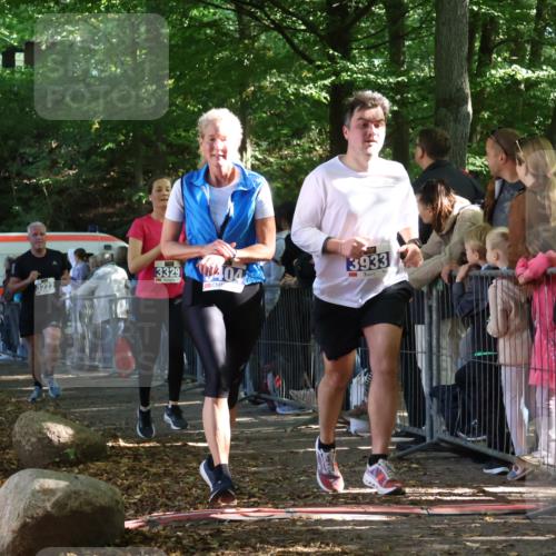 28.09.2025 - 33. Volkslauf durch das schöne Alstertal Strokosch-Dieckow http://msf.ph/oto/8965957 28.09.2025 11:32:03 Ziel 1521, 3222, 3329, 3404, 3933 meine-sportfotos.de