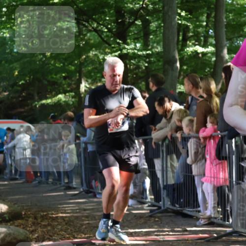 28.09.2025 - 33. Volkslauf durch das schöne Alstertal Strokosch-Dieckow http://msf.ph/oto/8965991 28.09.2025 11:32:07 Ziel 1521, 3222, 3324, 3346 meine-sportfotos.de