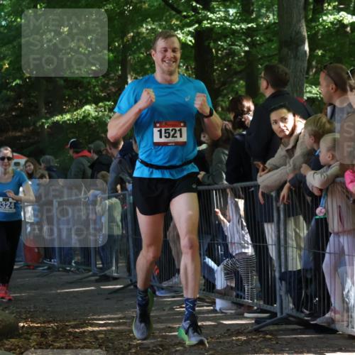 28.09.2025 - 33. Volkslauf durch das schöne Alstertal Strokosch-Dieckow http://msf.ph/oto/8966019 28.09.2025 11:32:10 Ziel 1521, 3255, 3324, 3342, 3346 meine-sportfotos.de