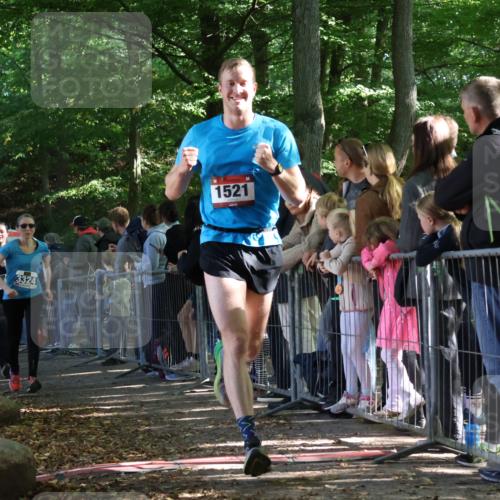 28.09.2025 - 33. Volkslauf durch das schöne Alstertal Strokosch-Dieckow http://msf.ph/oto/8966022 28.09.2025 11:32:11 Ziel 1521, 3097, 3255, 3324, 3342, 3346 meine-sportfotos.de