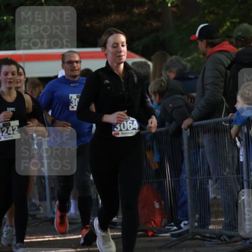 28.09.2025 - 33. Volkslauf durch das schöne Alstertal Strokosch-Dieckow http://msf.ph/oto/8966398 28.09.2025 11:33:23 Ziel 3009, 3064, 3129, 3242 meine-sportfotos.de