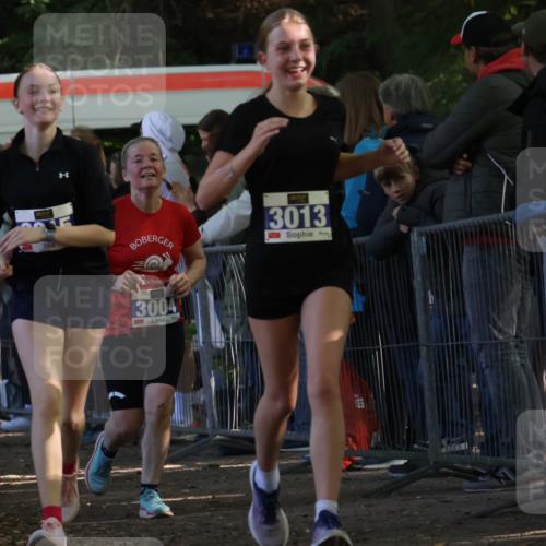 28.09.2025 - 33. Volkslauf durch das schöne Alstertal Strokosch-Dieckow http://msf.ph/oto/8966465 28.09.2025 11:33:40 Ziel 1520, 3004, 3013, 3015 meine-sportfotos.de