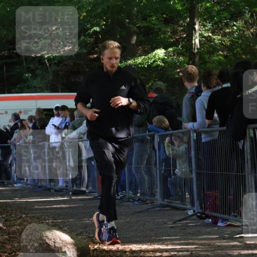 28.09.2025 - 33. Volkslauf durch das schöne Alstertal Strokosch-Dieckow http://msf.ph/oto/8966575 28.09.2025 11:34:03 Ziel 3397 meine-sportfotos.de