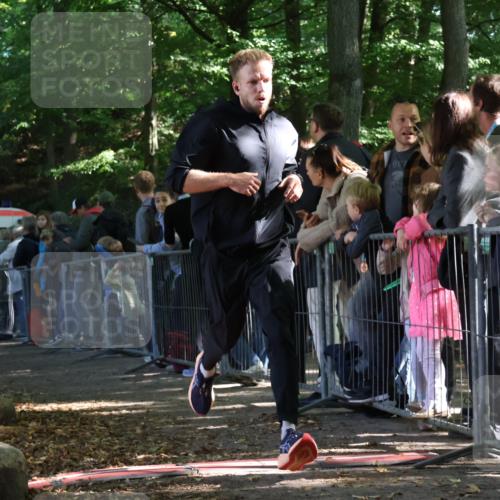28.09.2025 - 33. Volkslauf durch das schöne Alstertal Strokosch-Dieckow http://msf.ph/oto/8966584 28.09.2025 11:34:05 Ziel 3092, 3397 meine-sportfotos.de