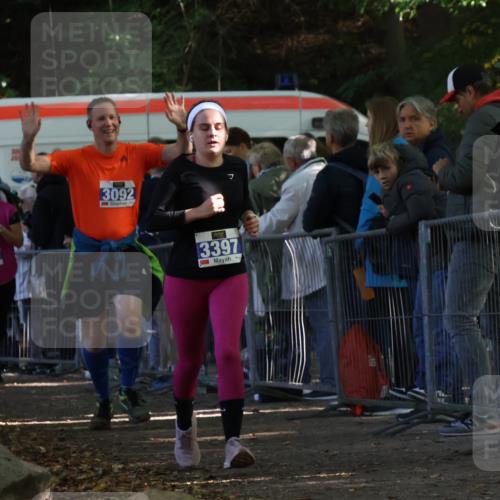 28.09.2025 - 33. Volkslauf durch das schöne Alstertal Strokosch-Dieckow http://msf.ph/oto/8966601 28.09.2025 11:34:08 Ziel 3092, 3379, 3397 meine-sportfotos.de
