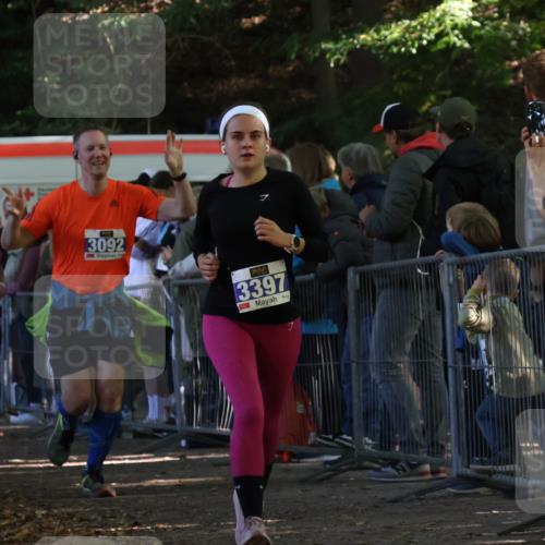 28.09.2025 - 33. Volkslauf durch das schöne Alstertal Strokosch-Dieckow http://msf.ph/oto/8966606 28.09.2025 11:34:09 Ziel 3092, 3379, 3397 meine-sportfotos.de