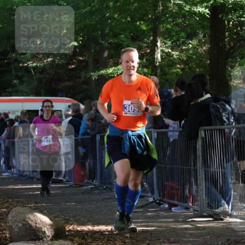 28.09.2025 - 33. Volkslauf durch das schöne Alstertal Strokosch-Dieckow http://msf.ph/oto/8966630 28.09.2025 11:34:12 Ziel 3092, 3379, 3397 meine-sportfotos.de